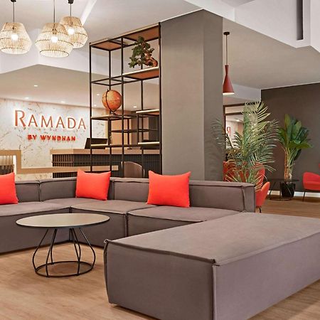 Hotel Ramada By Wyndham Valencia Almussafes Exteriér fotografie