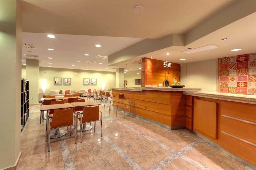 Hotel Ramada By Wyndham Valencia Almussafes Exteriér fotografie