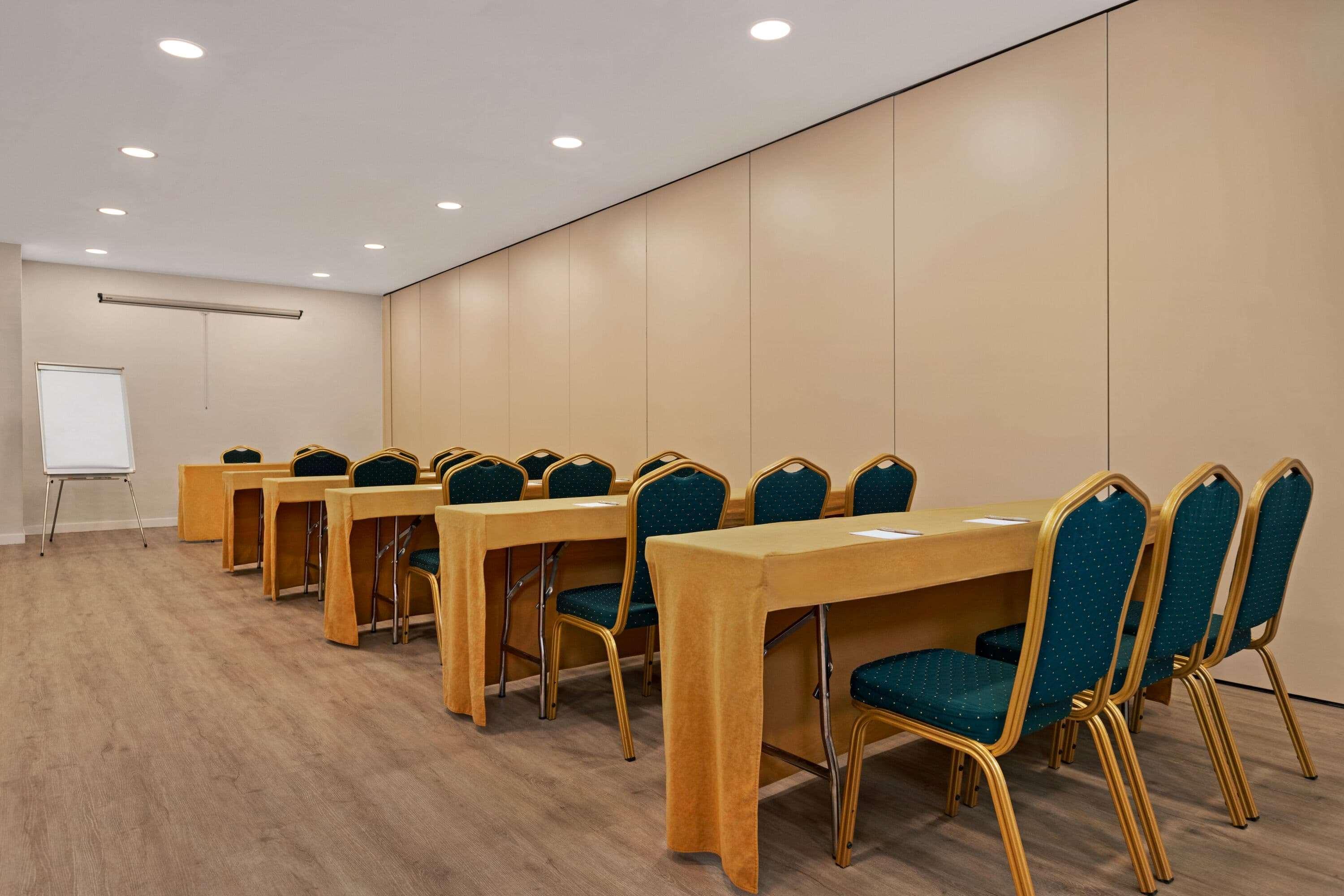Hotel Ramada By Wyndham Valencia Almussafes Exteriér fotografie