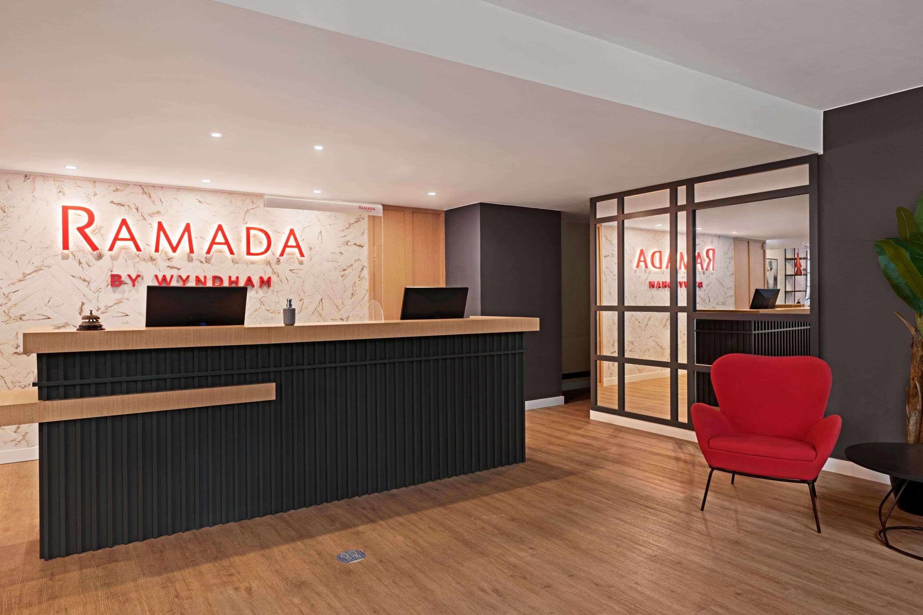 Hotel Ramada By Wyndham Valencia Almussafes Exteriér fotografie