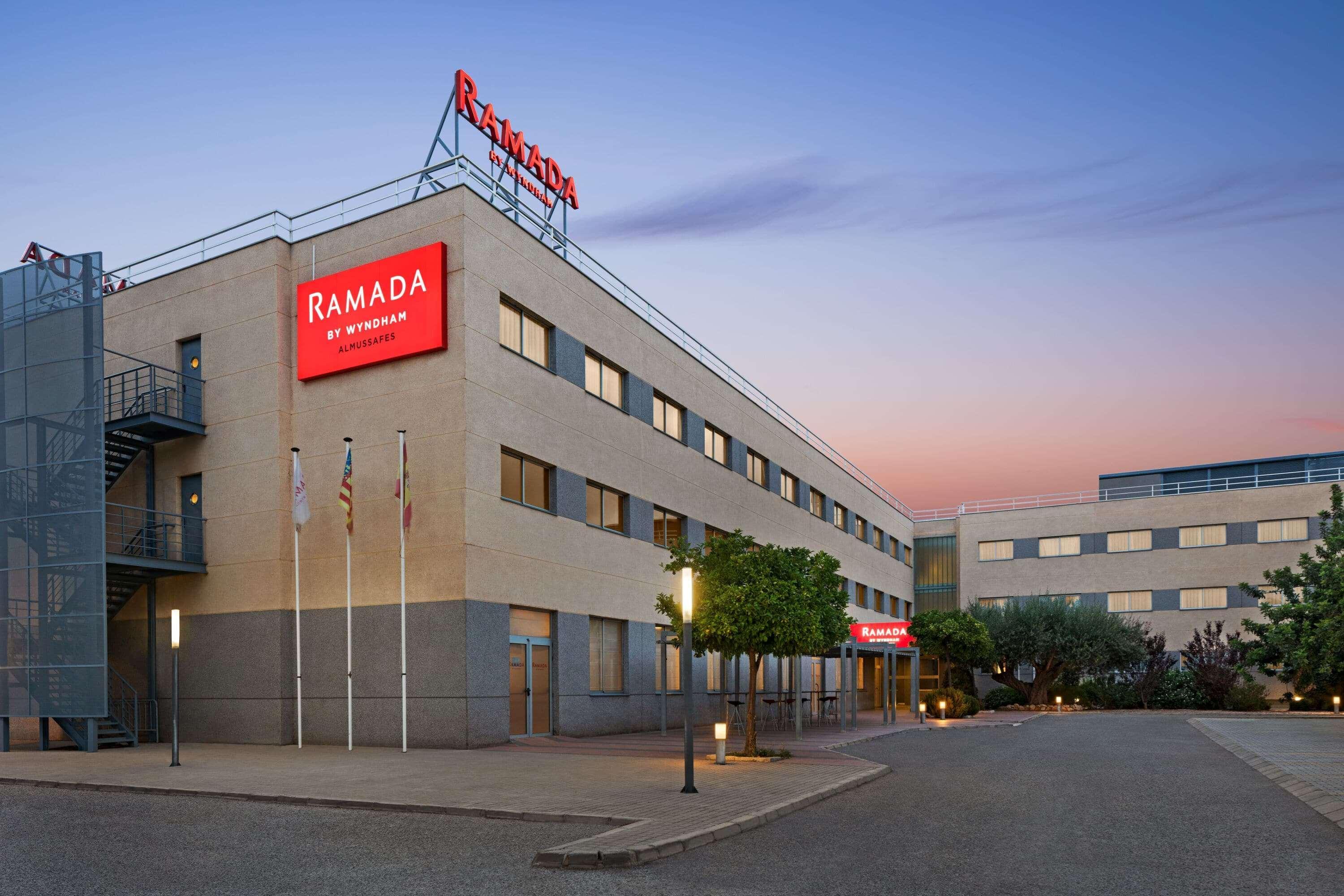 Hotel Ramada By Wyndham Valencia Almussafes Exteriér fotografie