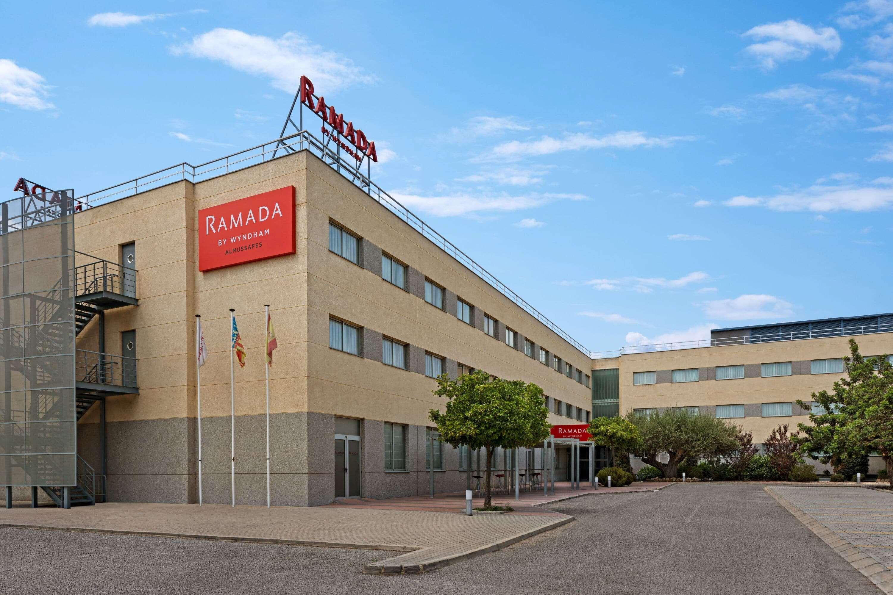 Hotel Ramada By Wyndham Valencia Almussafes Exteriér fotografie