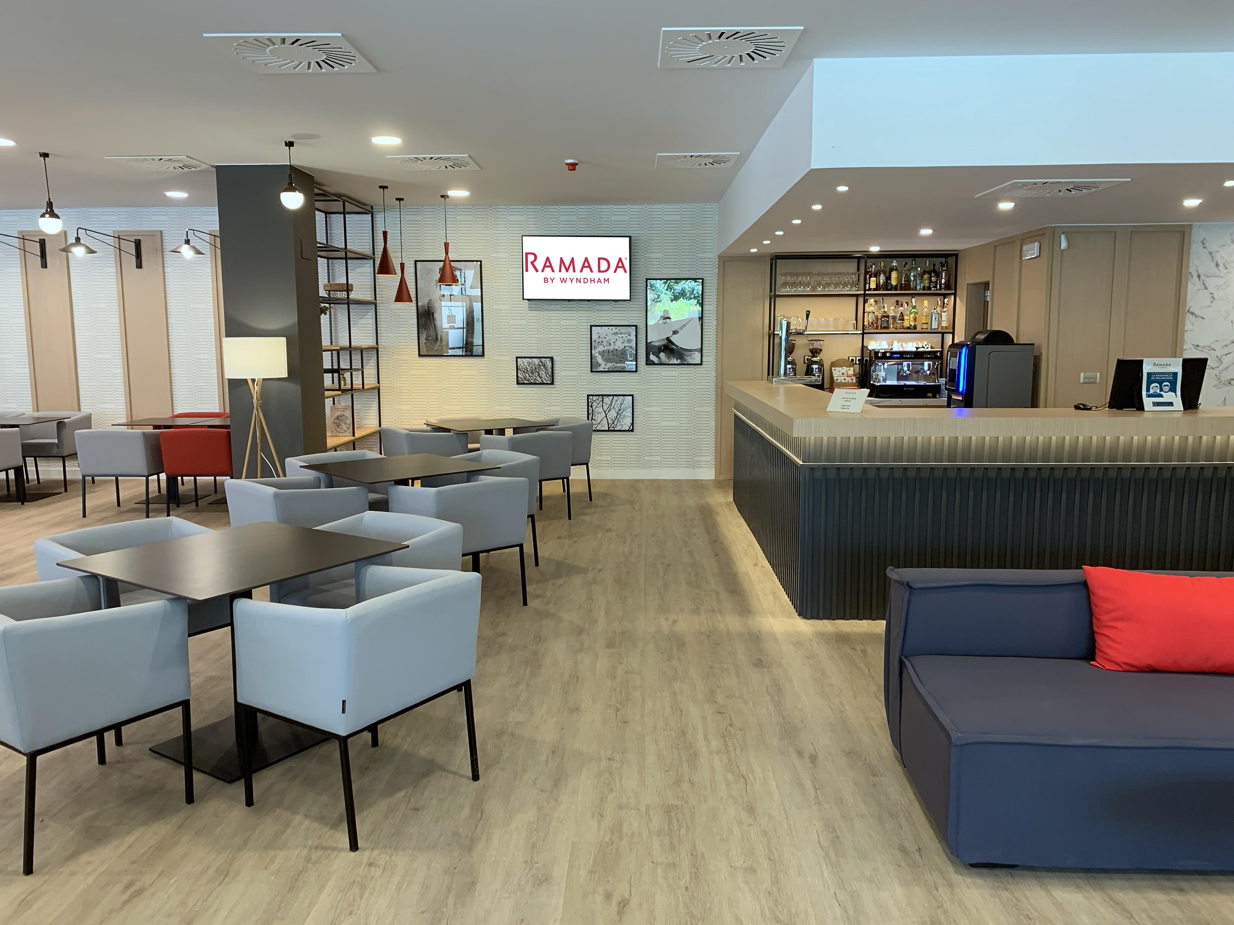 Hotel Ramada By Wyndham Valencia Almussafes Exteriér fotografie