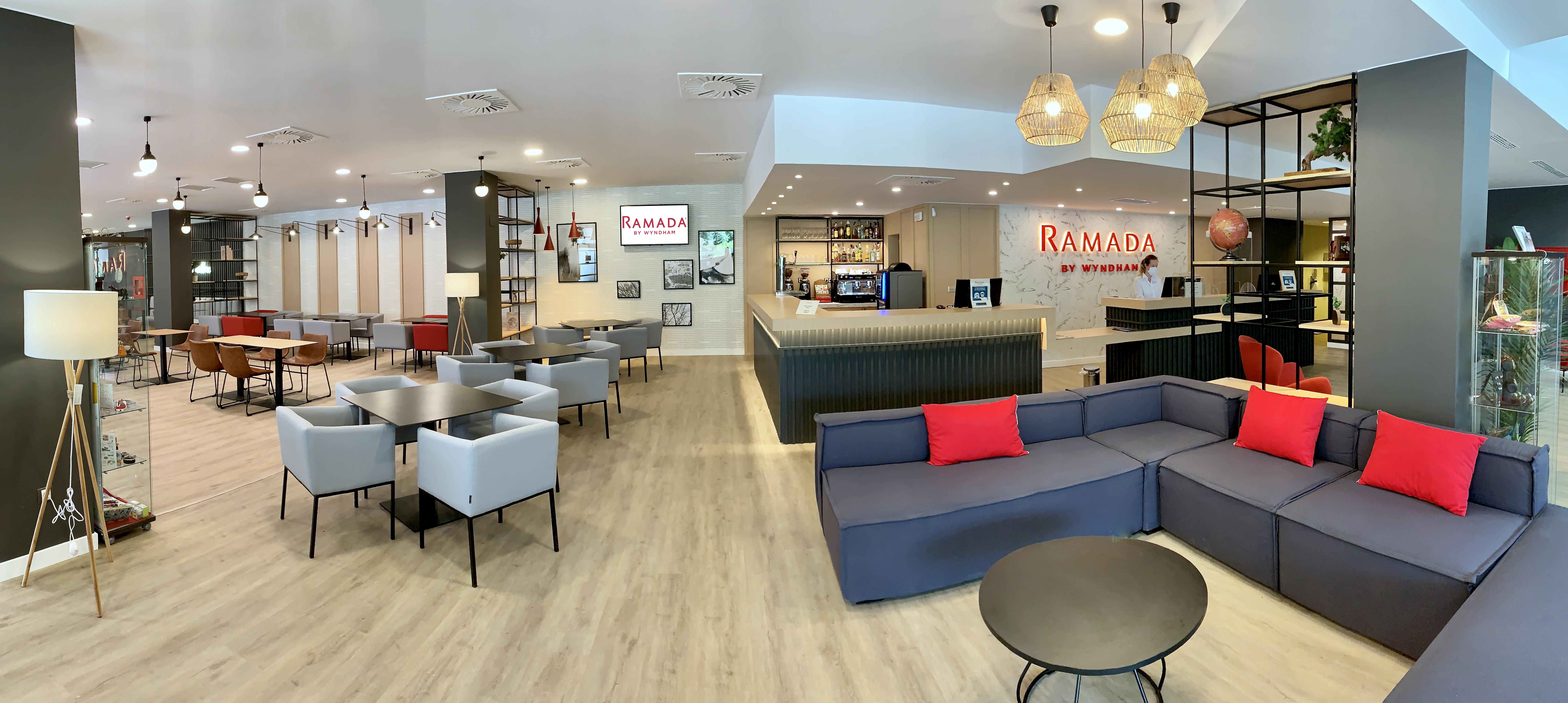 Hotel Ramada By Wyndham Valencia Almussafes Exteriér fotografie