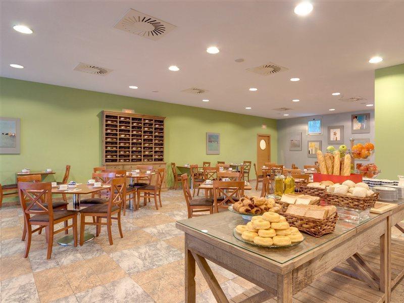 Hotel Ramada By Wyndham Valencia Almussafes Exteriér fotografie